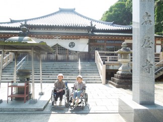 岩屋観音さまをお参りしました