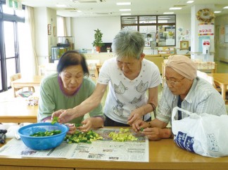 みなみ苑でナスとピーマンを収穫！