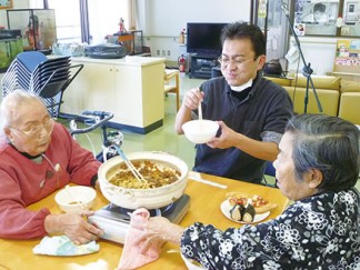 ケアハウスで新年会を開催