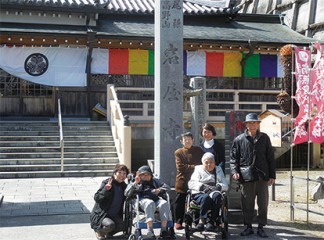 遠足は岩屋寺といちご狩り