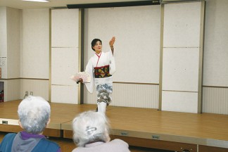 踊りを披露して頂きました