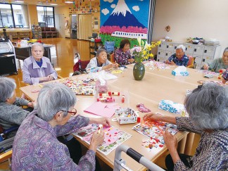 テーマは「傘と天使のカーニバル」