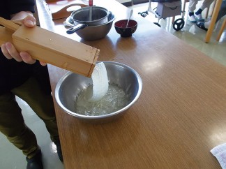 ところてん作りを楽しみました