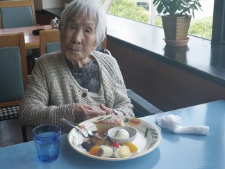 喫茶店でケーキセットを味わいました