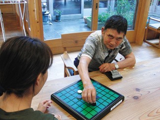 オセロゲームを楽しんでいます