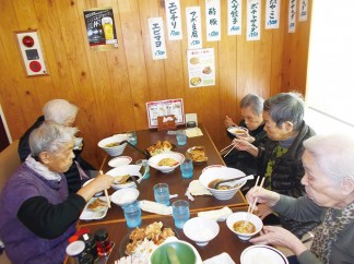 ケアハウスの年末ラーメンツアー