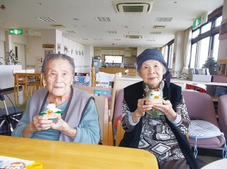 ケアハウスで小さくて可愛いお飾り餅を作りました