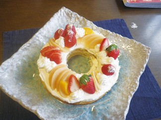 ひだまりではケーキ作りに挑戦