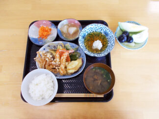 敬老の日の特別昼食【みなみ苑】