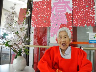 あい寿の丘「桜を前に」