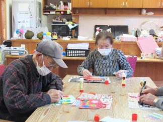 南知多町デイサービスセンター サテライト「新春絵馬作り」