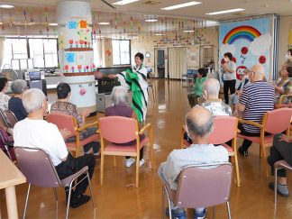 南知多町デイサービスセンター「踊りの慰問」