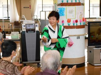 南知多町デイサービスセンター「踊りの慰問」