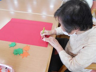 南知多町デイサービス「秋の壁面（五重塔と紅葉・夕暮れの紅葉）」