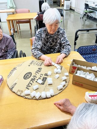 あい寿の丘「雪だるま作品」