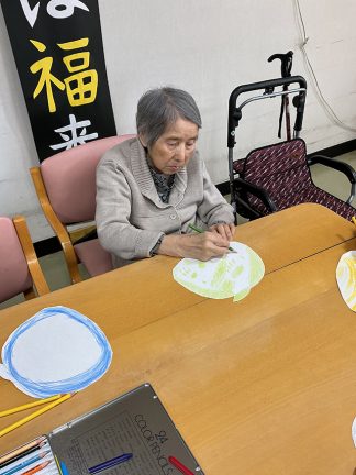 あい寿の丘「みかんのぬり絵」