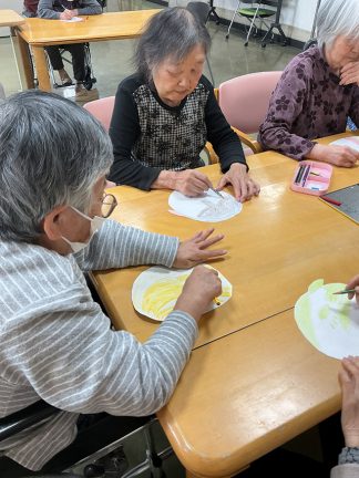あい寿の丘「みかんのぬり絵」