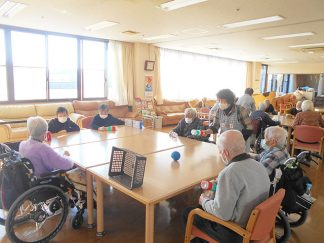 南知多町デイサービスセンター「テーブルホッケー」