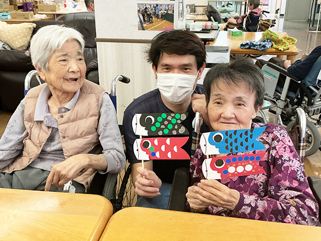 あい寿の丘「鯉のぼり作品」