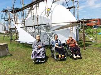 豊浜鯛祭りの鯛を見学
