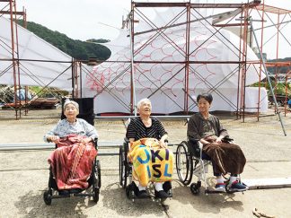 豊浜鯛祭りの鯛を見学