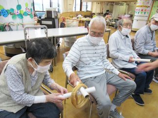 南知多町デイサービスセンター「投げ輪送りゲーム」