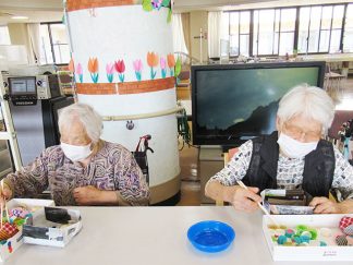 南知多町デイサービスセンター「箸つまみ競争」
